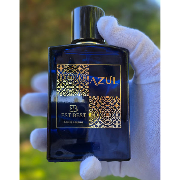 AZUL Eau De Parfum bottle held by gloved hand — elegant men’s fragrance from EST BEST with Mediterranean freshness.