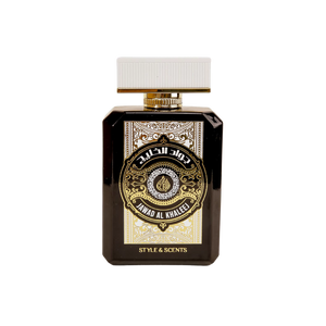 JAWAD AL KHALEEJ is a sophisticated, unisex woody fragrance that opens with vibrant citrus and spicy notes of Sicilian Bergamot, Pink Pepper, and Davana. 