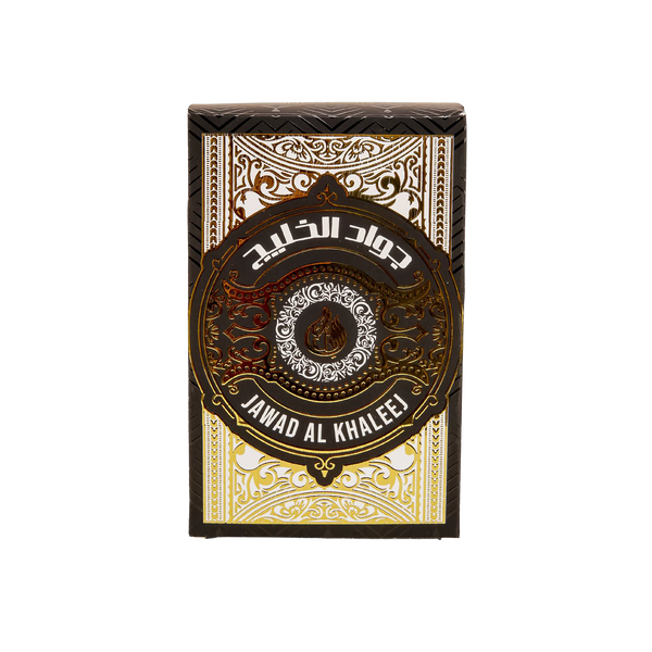 JAWAD AL KHALEEJ is a sophisticated, unisex woody fragrance that opens with vibrant citrus and spicy notes of Sicilian Bergamot, Pink Pepper, and Davana. 